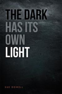 Omslagafbeelding: The Dark Has Its Own Light 9781512747614