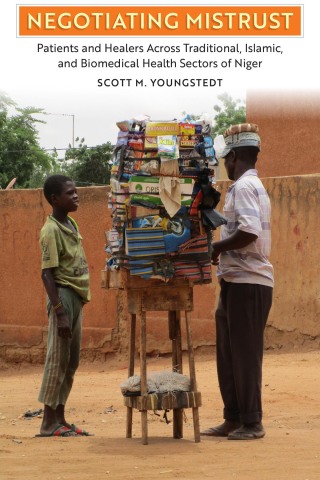 Imagen de portada: Negotiating Mistrust 9781512828832