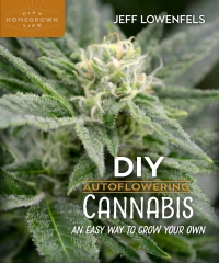 表紙画像: DIY Autoflowering Cannabis 9780865719163