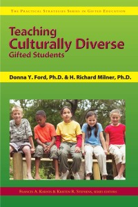 Imagen de portada: Teaching Culturally Diverse Gifted Students 9781593631765
