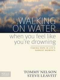 Imagen de portada: Walking on Water When You Feel Like You're Drowning 9781589977228