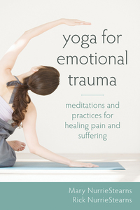 Omslagafbeelding: Yoga for Emotional Trauma 9781608826421