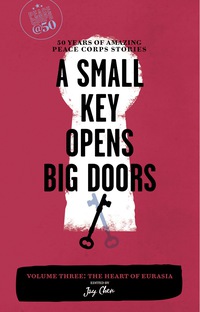 Omslagafbeelding: A Small Key Opens Big Doors: 50 Years of Amazing Peace Corps Stories 9781609520038