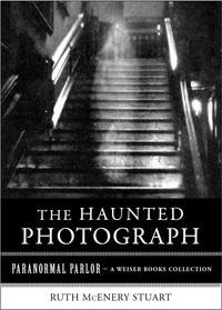 Omslagafbeelding: The Haunted Photograph 9781619400337