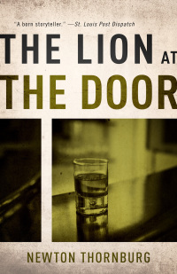 Omslagafbeelding: The Lion at the Door 9781626817517