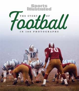 Cover image: The Story of Football in 100 Photographs 9781637272961