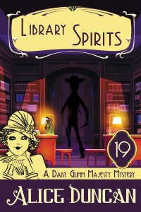 Imagen de portada: Library Spirits (A Daisy Gumm Majesty Mystery, Book 19) 9781644576236