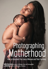 Imagen de portada: Photographing Motherhood 9781682031643