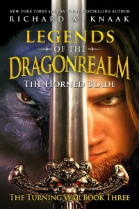 Omslagafbeelding: Legends of the Dragonrealm: The Horned Blade 9781682613825