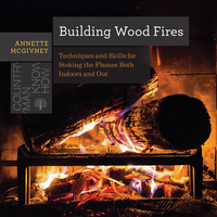 Omslagafbeelding: Building Wood Fires: Techniques and Skills for Stoking the Flames Both Indoors and Out (Countryman Know How) 9781682680681