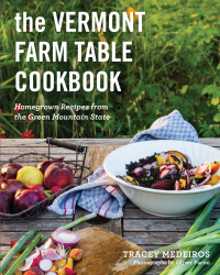表紙画像: The Vermont Farm Table Cookbook: Homegrown Recipes from the Green Mountain State (10th anniversary) 9781682688076