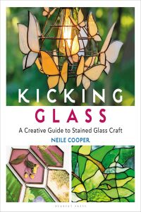 Omslagafbeelding: Kicking Glass 1st edition 9781789940497