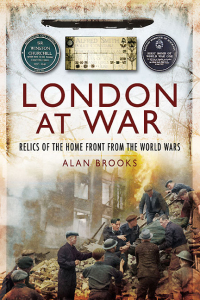 Titelbild: London at War 9781845631390