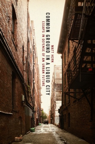 Cover image: Common Ground in a Liquid City 9781849350105