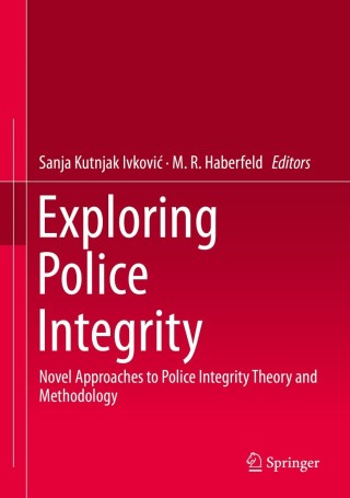 Imagen de portada: Exploring Police Integrity 9783030290641
