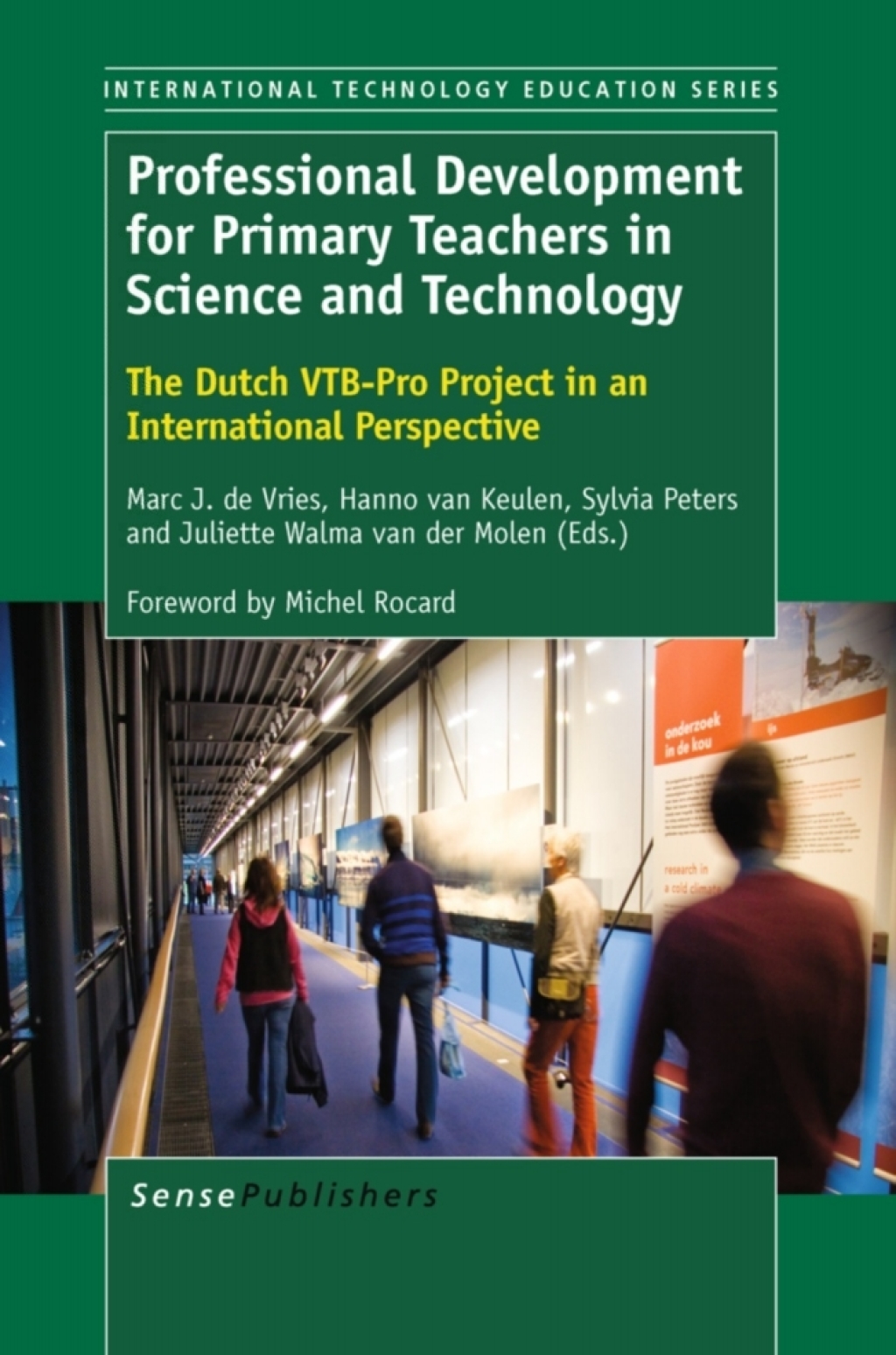 Professional Development for Primary  Teachers in Science and Technology 1st Edition