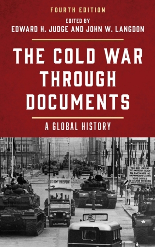 Cover image: The Cold War through Documents 4th edition 9781538195673