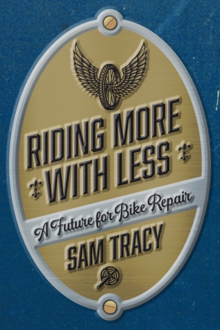 Imagen de portada: Riding More with Less 9798887440224