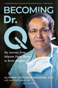 Imagen de portada: Becoming Dr. Q 9798887700175
